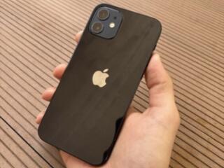 Продам iPhone 12.