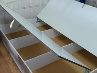 Двуспальная кровать с тумбами