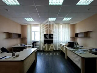 Se dă în chirie oficiu pe str. Calea Ieșilor cu suprafața de 30 mp. ..
