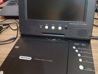 Переносной DVD -USB плеер Dicra DVXP175TV(на запчасти или восстановл. )