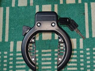 Продаётся противоугонный замок (блокиратор) для велосипеда