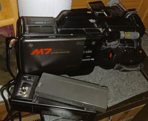 National NV-M7 (Panasonic M7) — это винтажная плечевая видеокамера