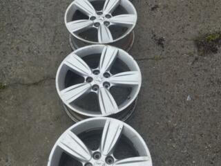 Продам оригинальные диски R18 5/114.3 с родными гайками Пежо 4007