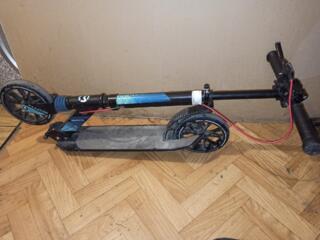 Срочно недорого, продам самокат складной, качественный и крепкий