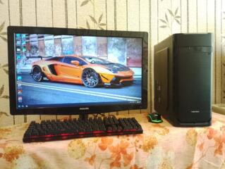 Продам недорого в состоянии современный игровой компьютер.