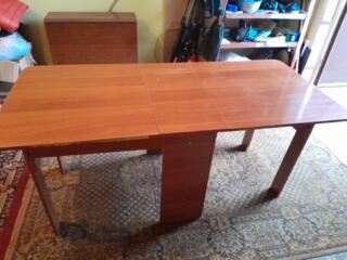 Стол книжка в хорошем состоянии 650 руб