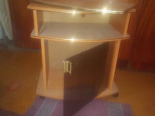 Продам тумбочки прикроватные 2 шт, тумбочка под телевизор