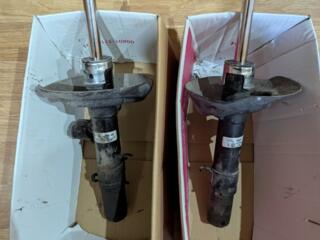 Продам пару передних стоек оригинал в состоянии новых Honda Accord 9