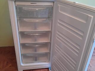 Морозильник ЛИБХЕР система ноу-фрост 5 отсеков в отличном состоянии