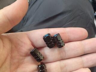 Продам колпачки для колёс на авто