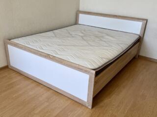 Продам двуспальную кровать