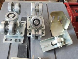 Комплект из 5-роликовых тележек с принадлежностями для рельса 80x80x5