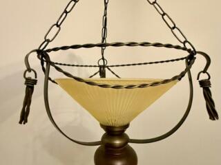 Стильная люстра. Качественная(металл, дерево).