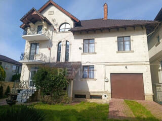 Chirie casă pe str. A. Donici amplasată pe teren de 6 ari. Suprafața .