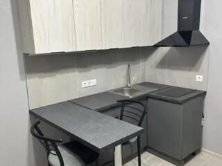 Продам квартиру 28.2 кв. м., 4/4, новый дом, жк Золотые Столбы.