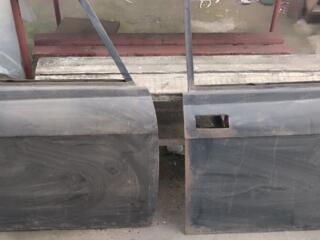 Продам двери от москвича. Фару заднего хода и задние поворотники.