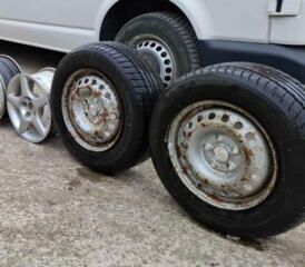 Vind 2 Roti T4 205 65 r15....la pret de 800 lei pe 2