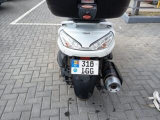 YAMAHA - MAJESTY 400. 2013 