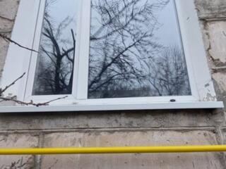 Продам стеклопакет "Века" +отлив метал., жалюзи, сетка, и 2стекл. блока