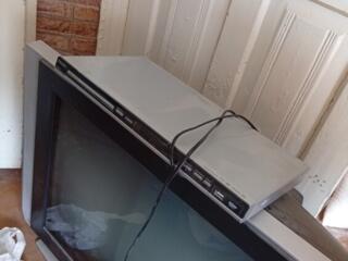 Продам телевизор LG (не включается) и dvd приставку (включается)