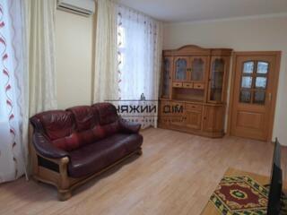 Шикарна 3-кімнатна квартира Липки. За адресою Кловський узвіз 17 ...