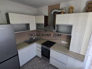 Без комісії! Пропонується до продажу роздільна 2-х кімнатна квартира .