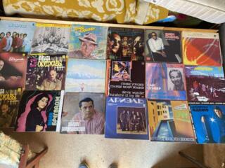 Продам пластинки Что на фото по 30 рублей и 100 штук есть по 20 руб Ст