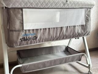 Продам приставную кроватку