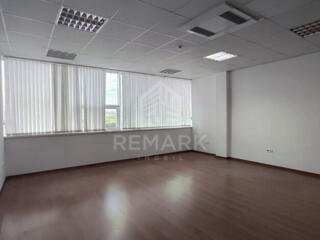 Chirie oficiu în prima linie, cu locuri de parcare, str. Petricani. ..