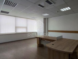 Chirie oficiu în prima linie, cu intrare separată, Petricani. ...