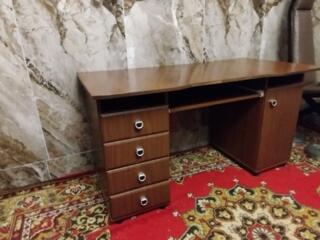 Продам письменный-компьютерный стол.