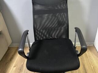 Офисное кресло