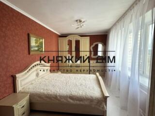 Шикарна 3-х кімнатна квартира біля метро Лівобережна. За адресою вул. 