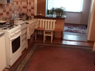 Se dă în chirie apartament cu 2 camere, str. Florilor.