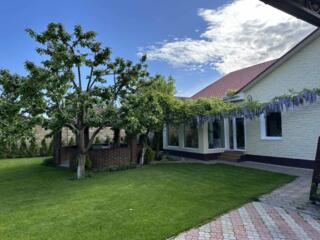 Продам будинок 250кв. м. +7с. землі, АГВ, вул. Квіткова, без комісії