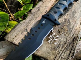 Нож с чехлом на пояс, новый.