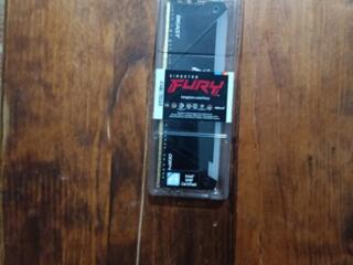 Kingston 8 gb 1999руб