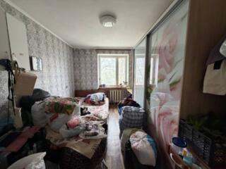Предлагается к продаже комната в коммунальной квартире по улице Жолио 