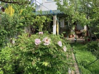 Предлагается к продаже двухэтажный дом общей площадью 130 кв. метров .