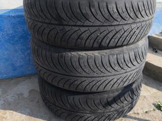 Продам резину 215.60.R16