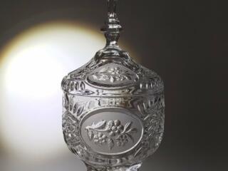 Куплю хрустальную конфетницу.