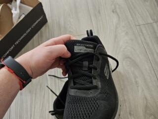 Новые кроссовки Skechers - размер 40