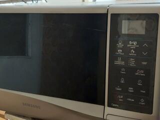 Продаю микроволновку Самсунг б/у