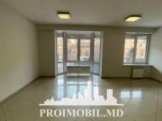 Se oferă spre chirie spațiu comercial amplasat în sect. Centru, str. .