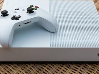 Продам Xbox one S 1T