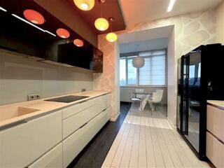 Продам 2-к квартиру (63м2) в центре, пр. Пушкина / б-р Кучеревского