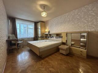 ОРЕНДА 3к квартира на Печерську, вул Чеська 4. До метро Звіринецька 7 