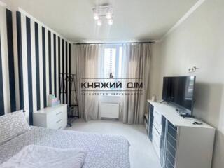 Оренда 3 кімнатна квартира в Дарницькому районі, вул. Урлівська 23А. .