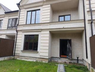 В продаже таунхаус в черте города , район Черноморка. Море - в пешей .
