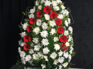 Paștele Blajinilor: coroane si flori funerare